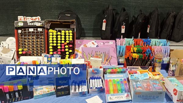 فروشگاه نوشت افزار ایرانی-در امامزاده حسین ابن کاظم(ع)در طبس