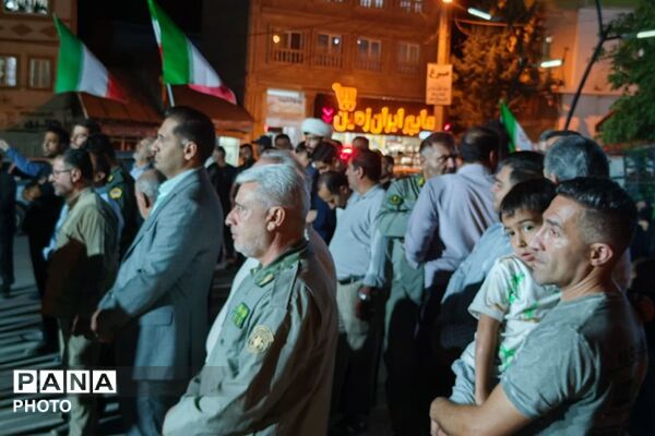 اجتماع شبانه مردم فیروزکوه؛ تجلی همبستگی مسئولان و مردم انقلابی