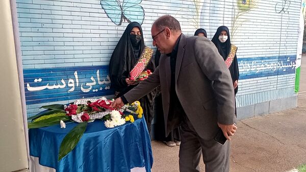 دختران شاهد قفلی خلاقیت خود را در نمایشگاه پژوهش به نمایش گذاشتند