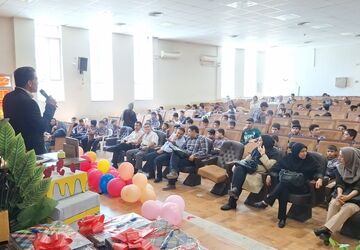 جشن پایان مقطع ابتدایی در آموزشگاه معارف۶ ناحیه ۳شیراز 