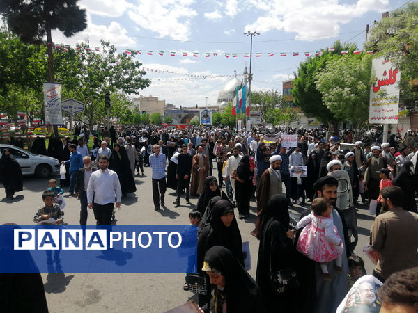 راهپیمایی نمازگزاران جمعه قم در حمایت از عملیات وعده صادق و طرح نور