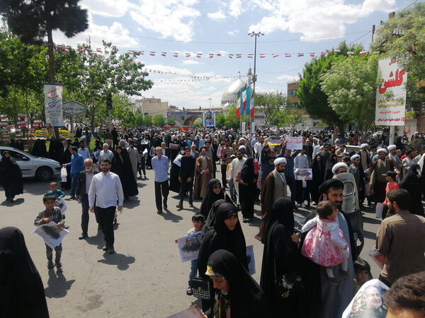 راهپیمایی نمازگزاران جمعه قم در حمایت از عملیات وعده صادق و طرح نور