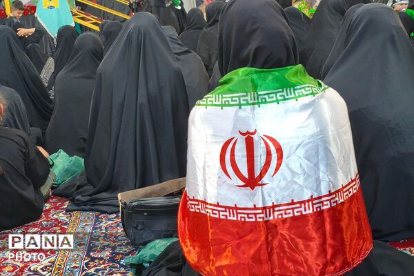 حضور مادران و نوزادان شش ماهه در همایش شیرخوارگان حسینی