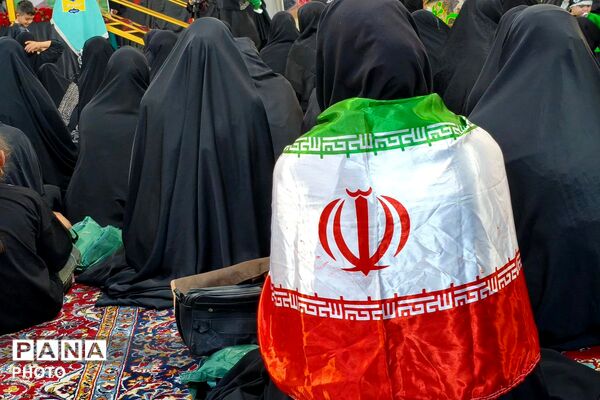 حضور مادران و نوزادان شش ماهه در همایش شیرخوارگان حسینی
