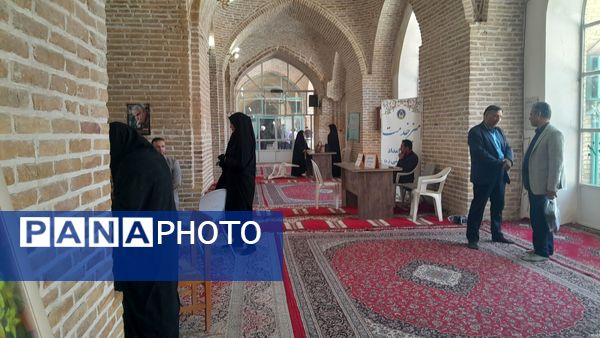 میز خدمت آموزش و پرورش نیشابور در نماز جمعه 