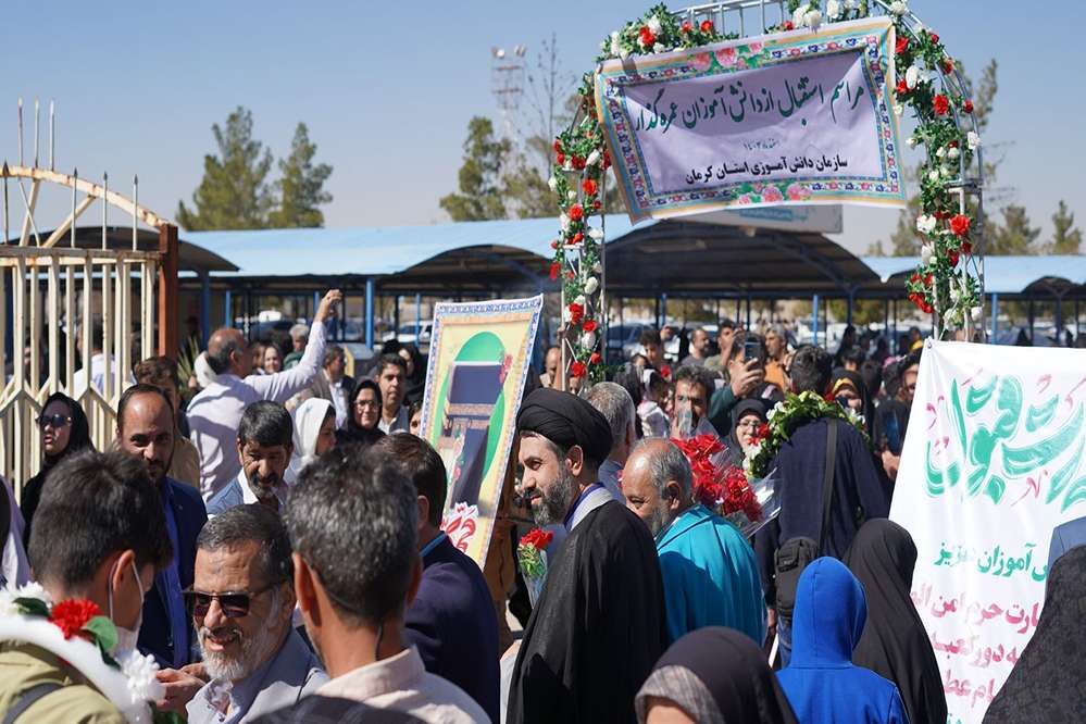 استقبال از دانش‌آموزان عمره‌گذار