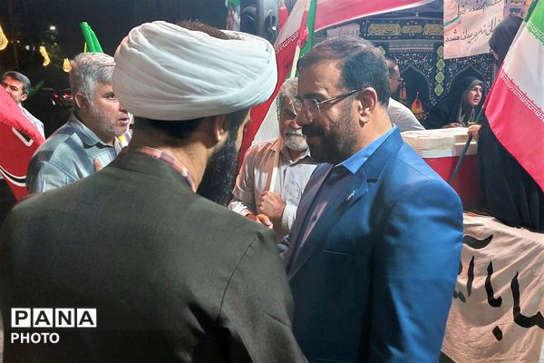 حضور استاندار فارس در اجتماع شبانه مردم شیراز