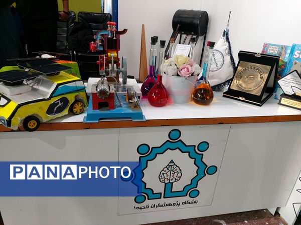 روز دوم نمایشگاه پژوهش و فناوری همزمان با هفته پژوهش در مشهد 