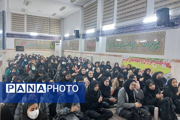 حضور دانش‌آموزان مدارس ناحیه دو شهرری در جشن ولادت حضرت فاطمه (س)