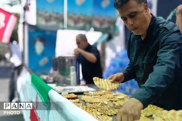 همدلی و وحدت مردم پشت صحنه حضور میلیونی در تشییع رهبر شهید 