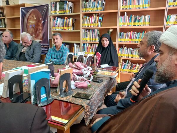 تقدیر از آزادگان کتاب خوان عباس آباد