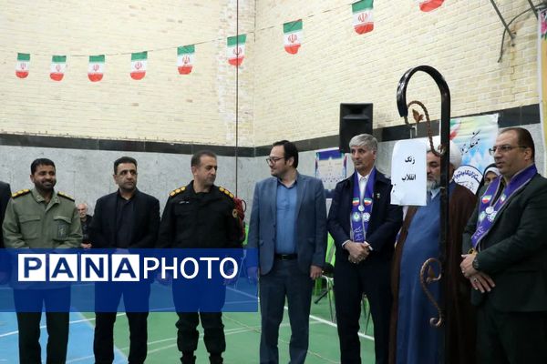  همایش «یاوران انقلاب، پیشتازان مقاومت» در دلیجان همزمان با آغاز دهه فجر