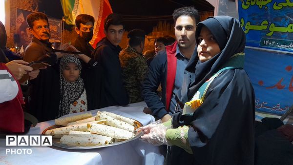 آسمان نورآباد لرستان با حضور پرشور مردم در هفتاد و پنجمین شب بیعت رهبری روشن شد