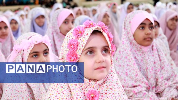  جشن عبادت ۱۵۰۰ دانش‌آموز دختر میبدی در هفته گرامیداشت امور تربیتی و تربیت اسلامی