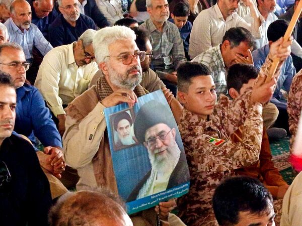 نماز جمعه ای با رنگ خون شهید در کاشمر