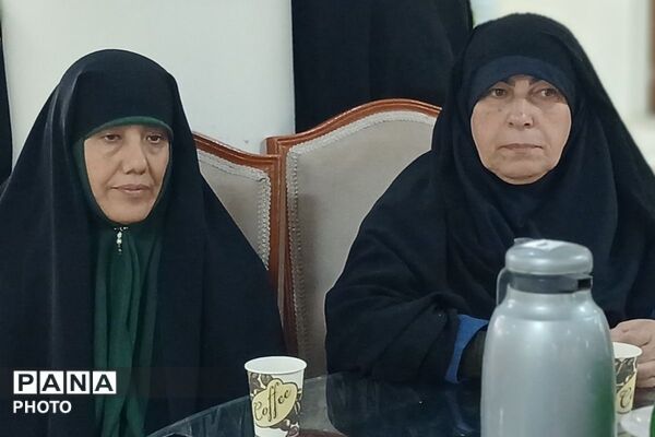 تجلیل خادمان امام رضا (ع) از پرستاران در اسلامشهر