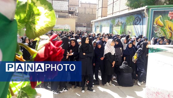 آیین بازگشایی مدارس و نواختن زنگ مهر ایثار وشهادت در دبیرستان میرزا جعفر سروقد