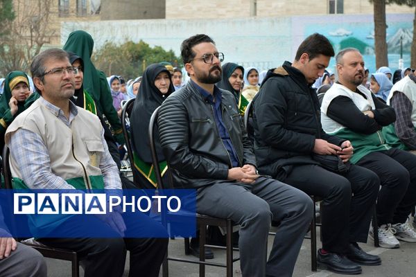 حضور خادمان رضوی در مدرسه قدر بهارستان‌دو