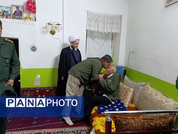 دیدار با خانواده شهدا در خلیل آباد