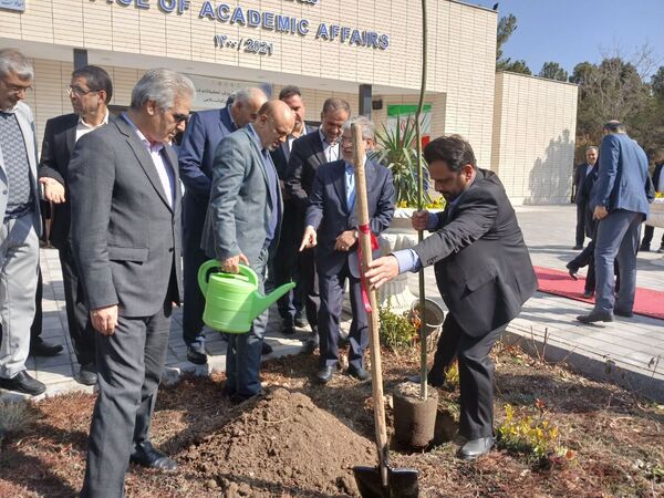 کاشت نهال یادمان صحن دانش تا کرسی قانون‌گذاری 