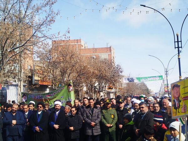 پاسخ حماسی مردم انقلابی فاروج به استکبار جهانی با حضور در راهپیمایی ۲۲بهمن 