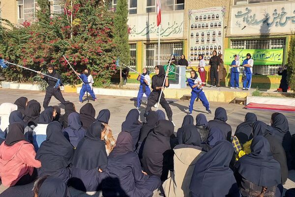 گرامیداشت روز دانش آموز در دبیرستان شهید محمد تقی دستغیب