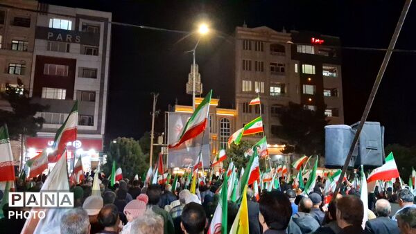 پنجاه و دو شب  در میدان پای کار ایران