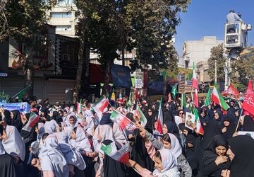 نسل جان‌فدا؛ دانش‌آموزانی که آمده‌اند تا پرچم ایران هرگز بر زمین نماند