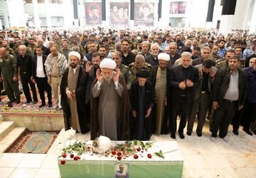 وداع با قهرمان وطن
