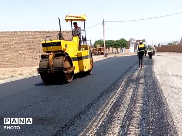 آغاز عملیات آسفالت جاده فدافن به کاشمر گامی بلند در توسعه زیرساخت‌های روستایی