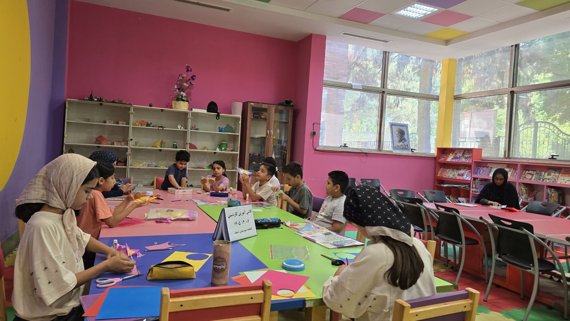 دنیایی از رنگ‌ها و تخیل در دستان کوچک کودکان