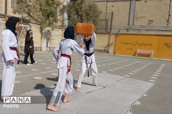 المپیاد ورزشی؛ شور و نشاط دانش‌آموزی در دبیرستان شهید بیاتی