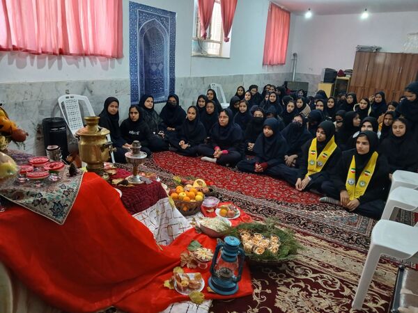 بزرگداشت شب یلدا آیین کهن ایرانی در آموزشگاه مرحوم صفری شهرستان خلیل‌آباد 