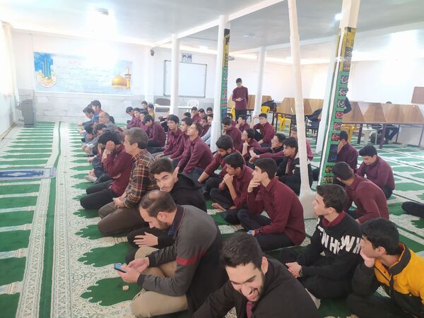 جشن ولادت حضرت فاطمه زهرا (س) در دبیرستان نمونه دولتی آیت الله خامنه ای 