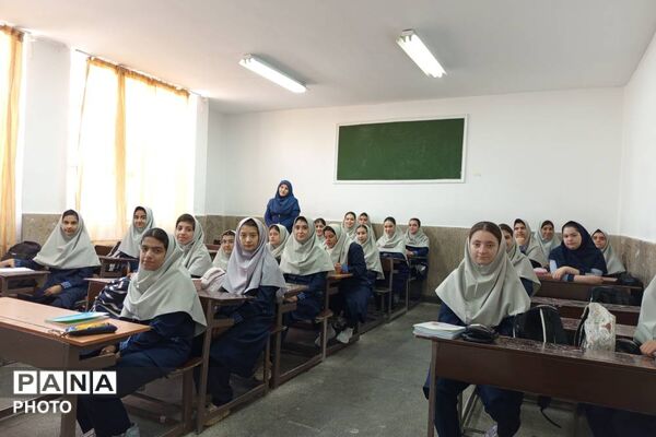 پاییز با بوی کتاب آغاز شد