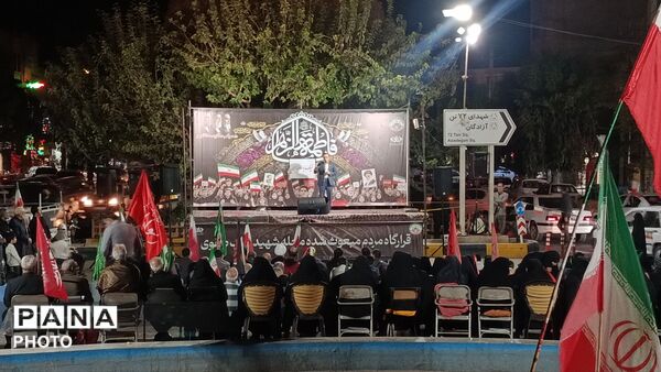 تجمع شبانه میدان شهرداری قم با حال و هوای عزاداری فاطمیه(س)