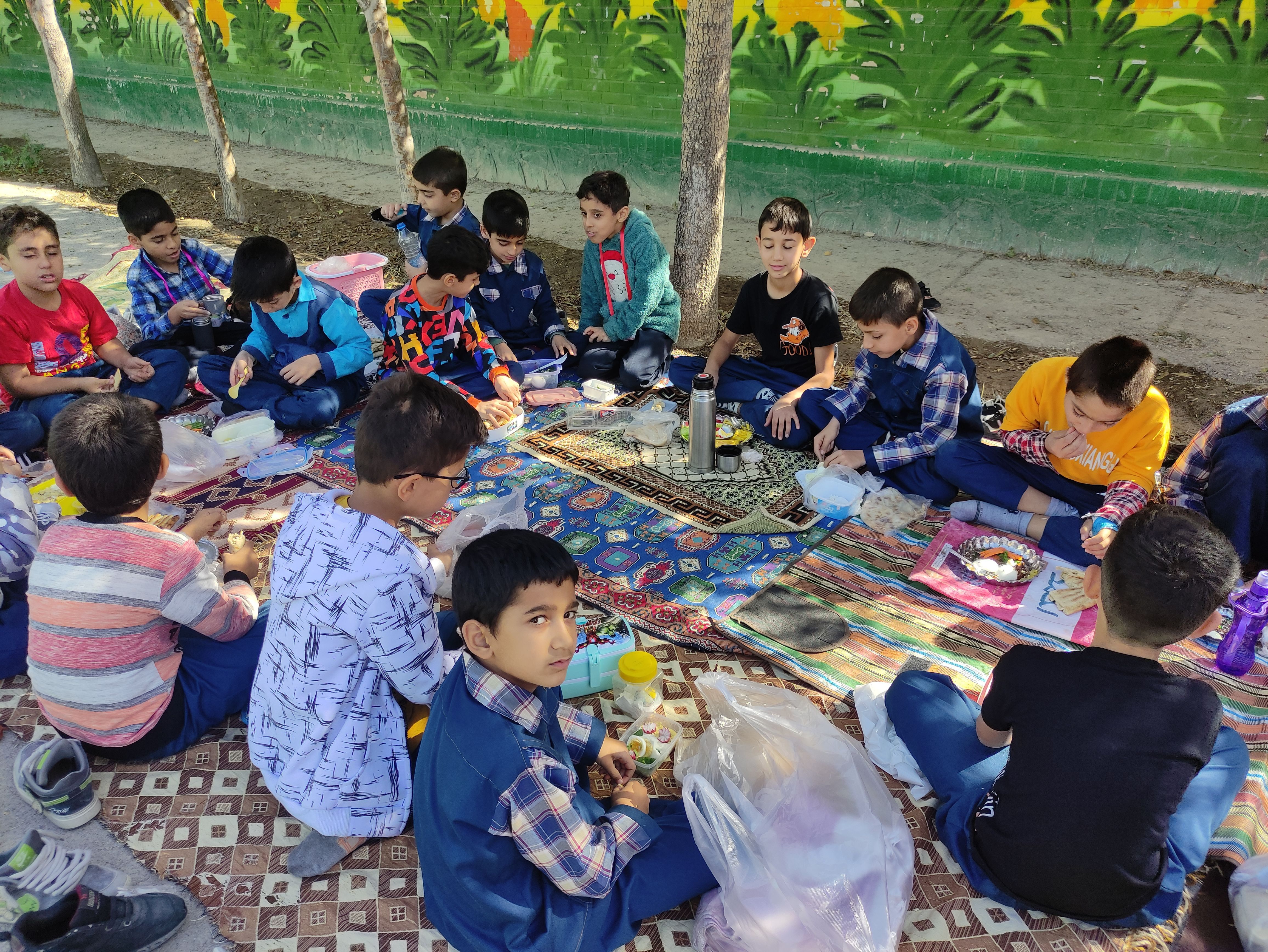 صبحانه سلامت در دبستان هیأت امنایی قرآنی مبین شهرستان شیروان