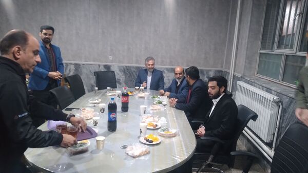 ضیافت ساده اما آسمانی به همت مسئولین دبیرستان سرآمد ناصر ناحیه ٧ مشهد برگزار شد
