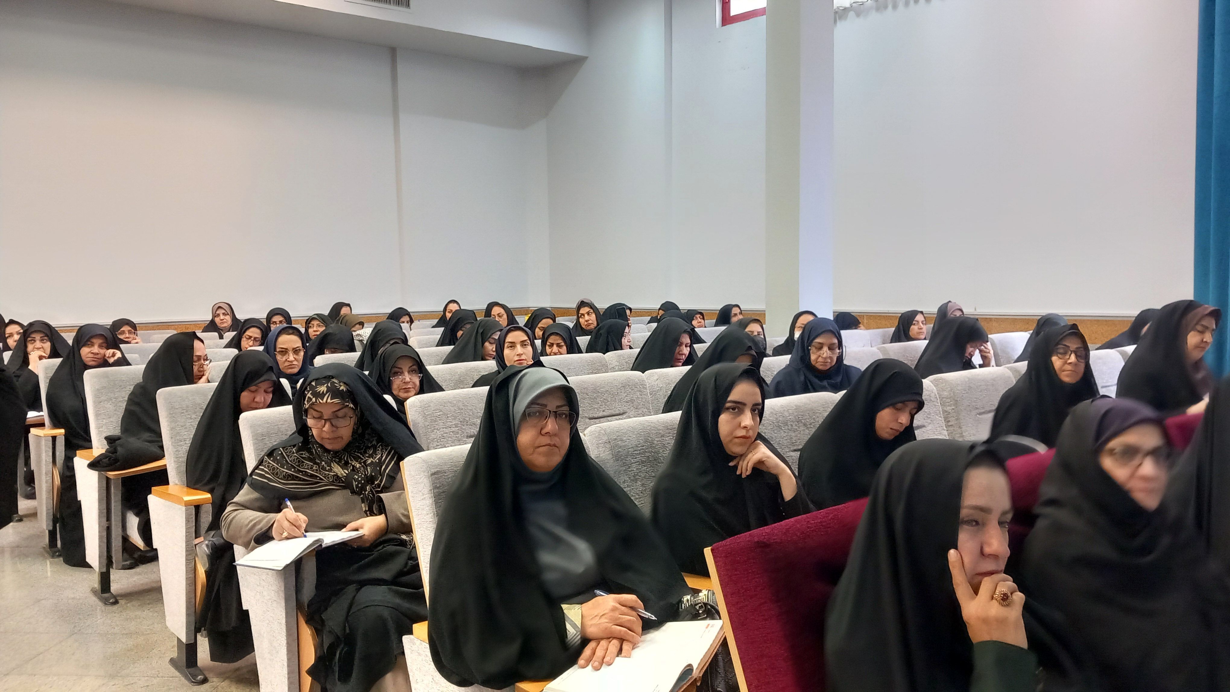 دوره توانمند‌سازی مدیران مدارس ناحیه ۶ مشهد