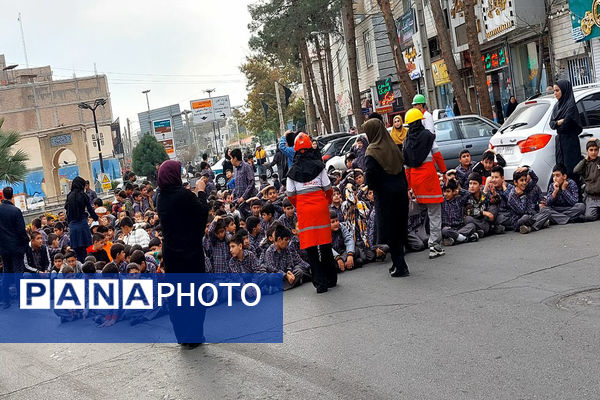 مانور زلزله در مدارس پیشوا «با شعار مدرسه ایمن، جامعه تاب آور»