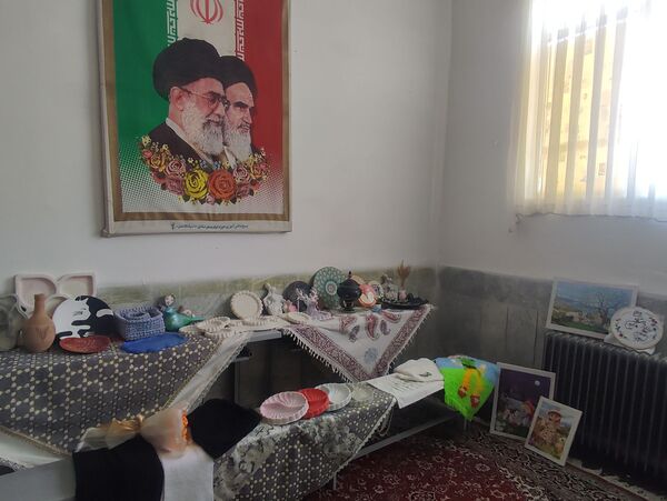 برگزاری نمایشگاه کارهای هنری در دبیرستان فیاض شهرستان کاشمر 