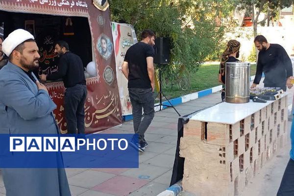 برپایی موکب پذیرایی و قاب‌های ایثار؛ از خاکریز تا بوم نقاشی در فیروزکوه