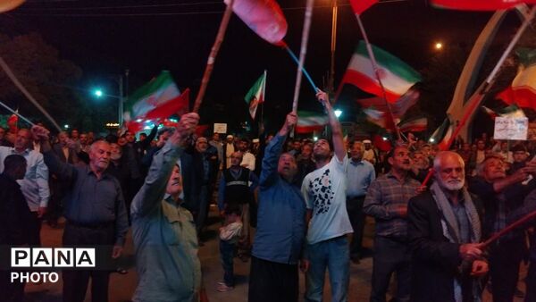  دویست و سومین شب تجمعات «بیعت با رهبری» در نورآباد با تجدید میثاق و نماز استغاثه 