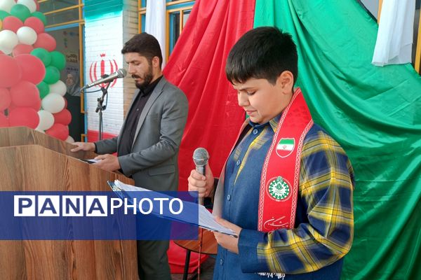 دانش‌آموزان دبستان معمارزاده در سیزده آبان