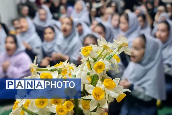 مدرسه شهدای ایران تایر2 میزبان شادی‌های صاحب زمان (عج)