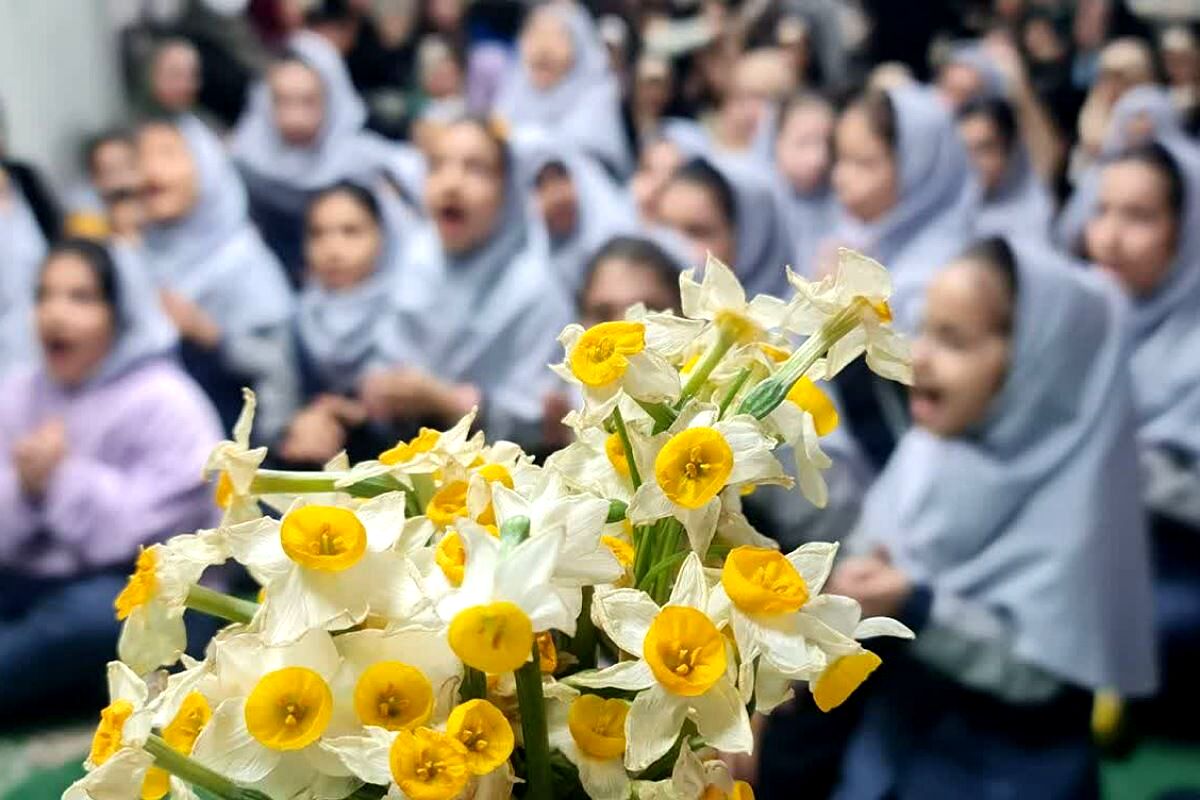 مدرسه شهدای ایران تایر2 میزبان شادی‌های صاحب زمان (عج)