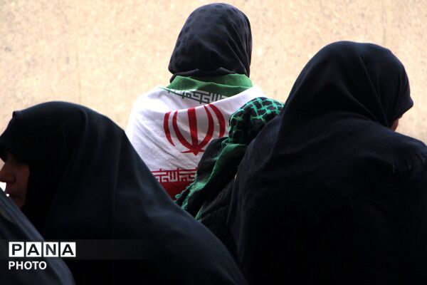 آخرین وداع با قائد شهید: پیکر مطهر آیت‌الله سیدعلی‌خامنه‌ای در میان سیل عاشقان به مصلی تهران رسید 