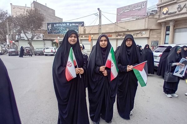 حضور پرشور مردم و مسئولان روزه‌دار شهرستان فیروزکوه پررنگ‌تر از هر سال در راهپیمایی روز قدس