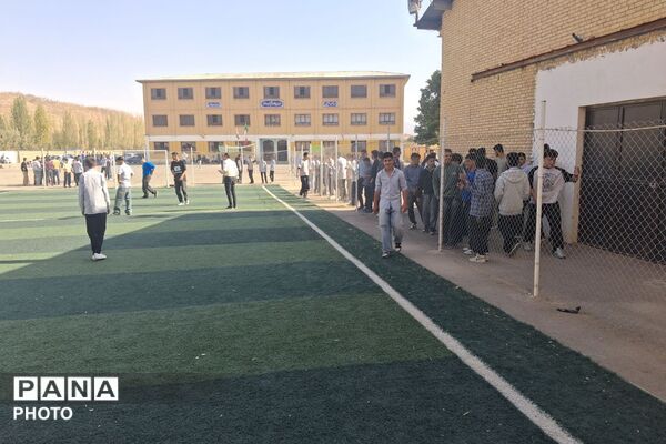 شور و هیجان در میدان؛ جام مهر ایران در مدارس فیروزکوه