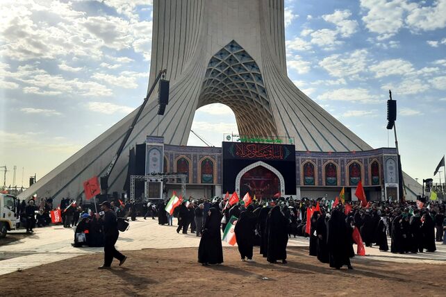 وداع باشکوه ملت با رهبر انقلاب و تشییع پیکر پاک و مطهر ایشان